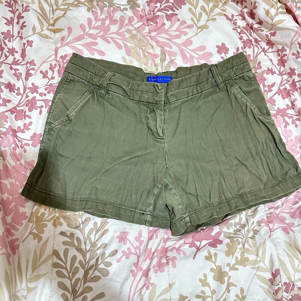 Simply Styled Green Shorts
